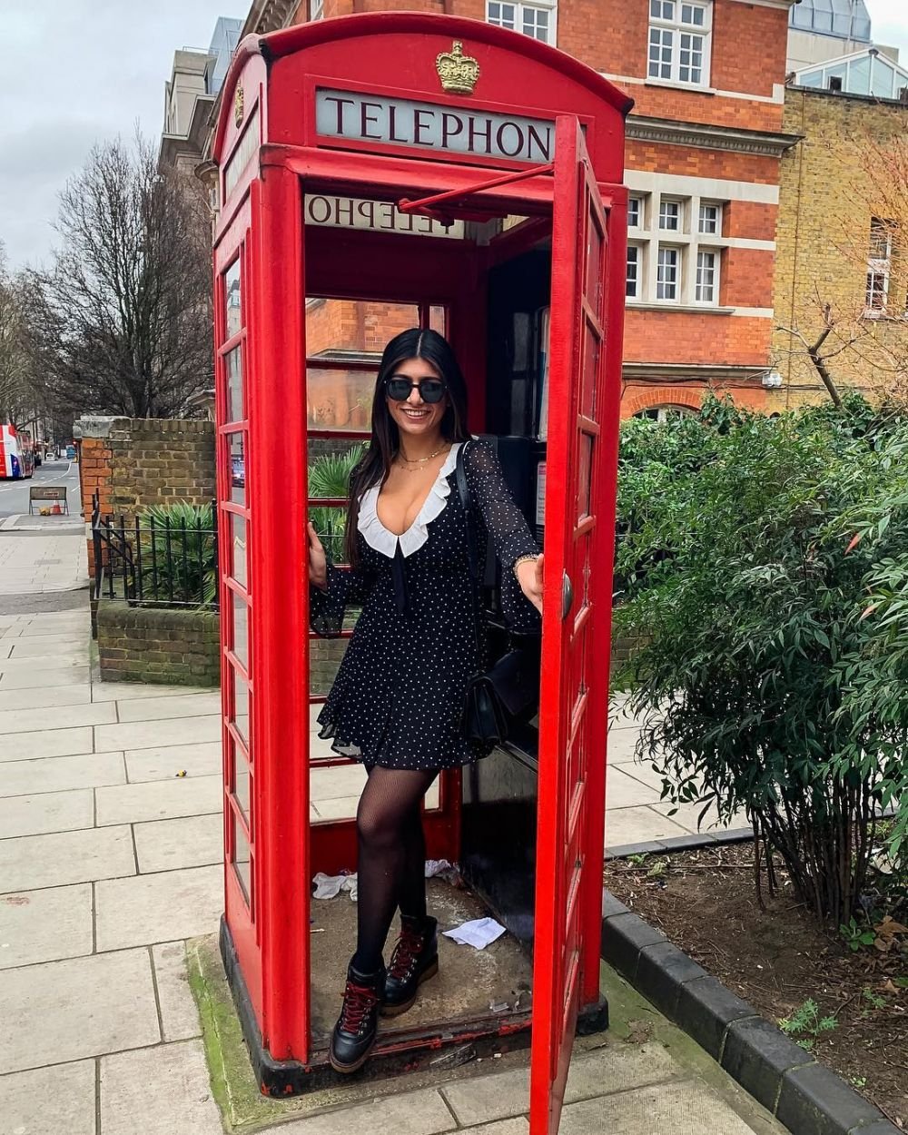 Jucatorii lui West Ham nu s-au putut abtine! Cum au reactionat cand au vazut-o pe Mia Khalifa pe tunelul spre vestiare! FOTO_13