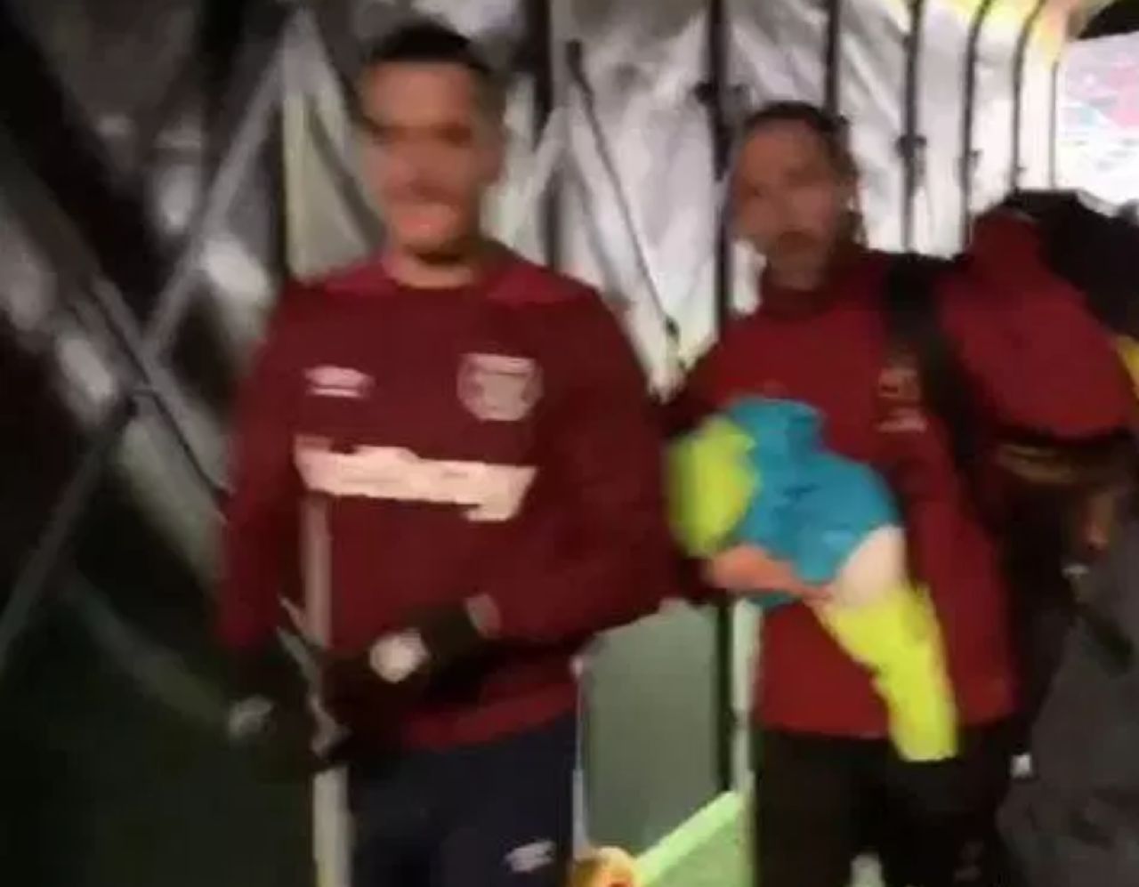 Jucatorii lui West Ham nu s-au putut abtine! Cum au reactionat cand au vazut-o pe Mia Khalifa pe tunelul spre vestiare! FOTO_3