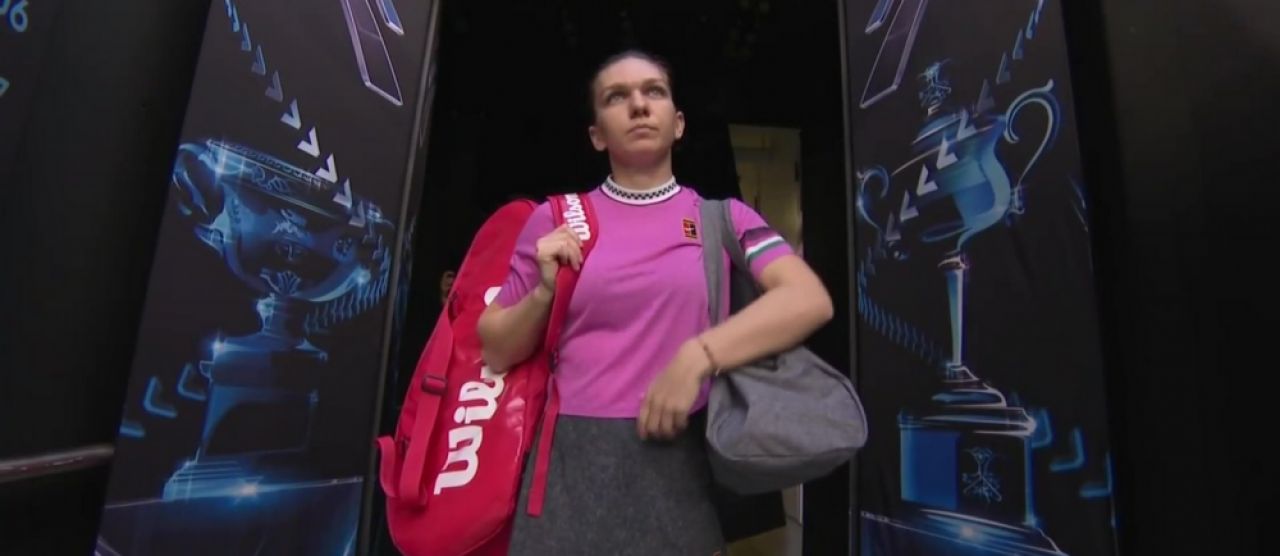 HALEP LA AUSTRALIAN OPEN | Halep a purtat noul echipament Nike in primul meci de la Australian Open! Cum a aparut pe teren_3