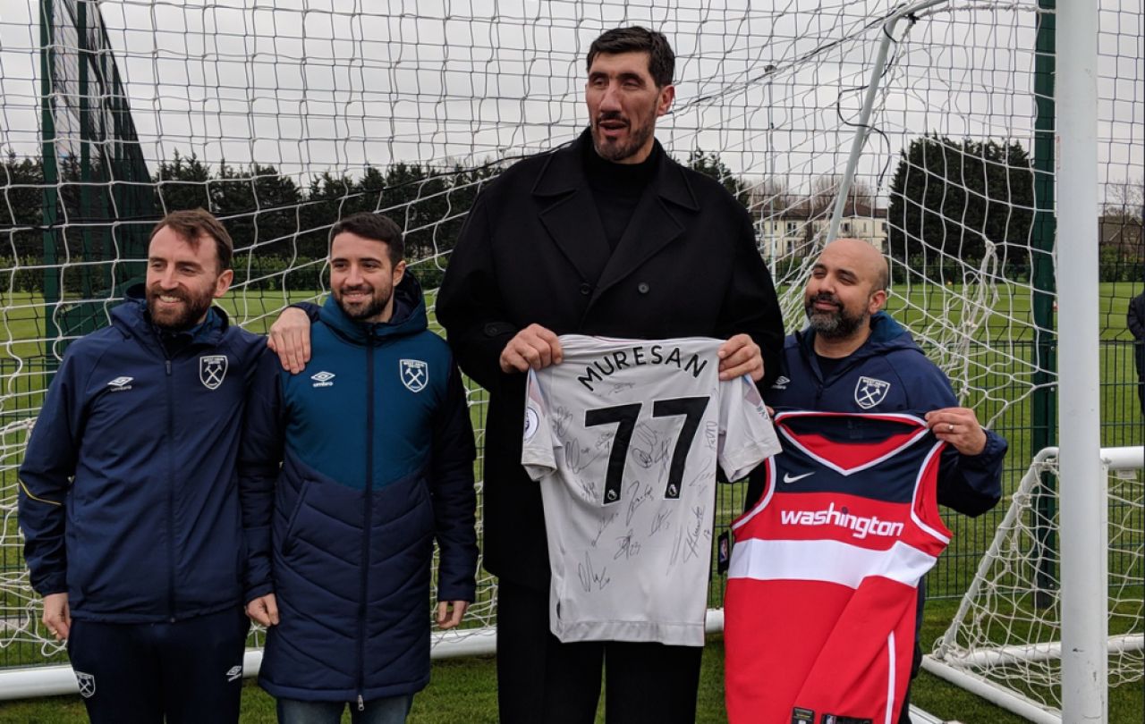 Imaginea zilei! Ghita Muresan a fost la antrenamentul lui West Ham: pe