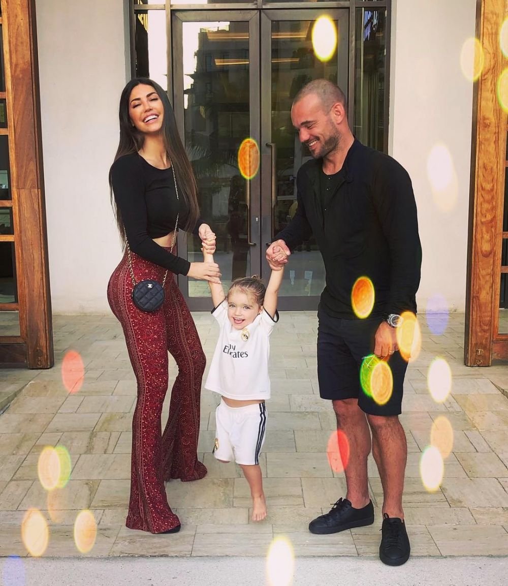 Putine sotii de fotbalist sunt ca ea! Sotia lui Sneijder salveaza minorele de la abuzuri sexuale. FOTO_7