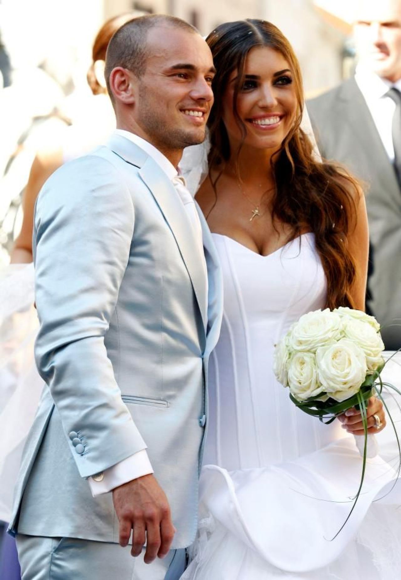 Putine sotii de fotbalist sunt ca ea! Sotia lui Sneijder salveaza minorele de la abuzuri sexuale. FOTO_11