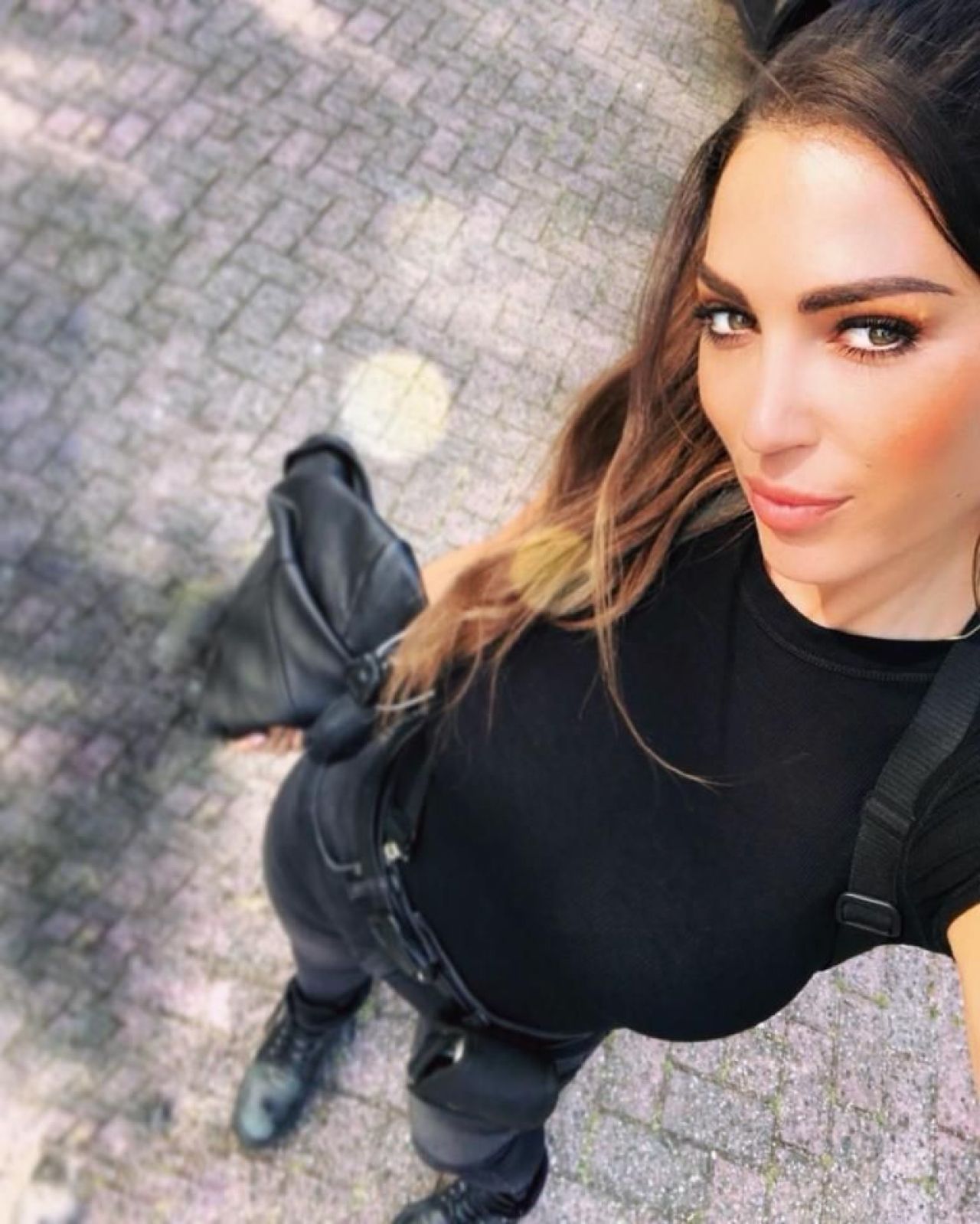 Putine sotii de fotbalist sunt ca ea! Sotia lui Sneijder salveaza minorele de la abuzuri sexuale. FOTO_13