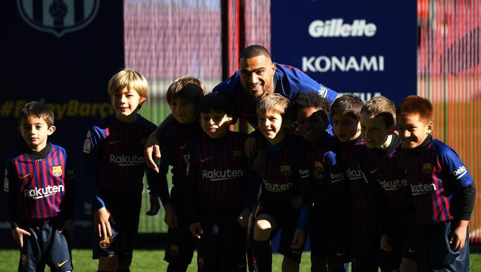 Kevin Prince Boateng, prezentat oficial de Barcelona! A preluat fostul numar al lui Messi si anunta: 