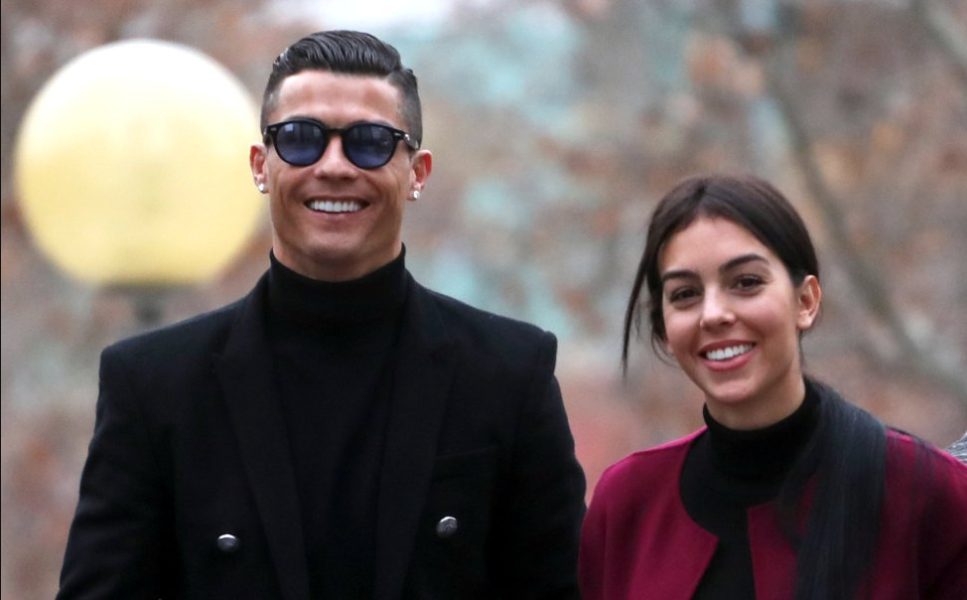 Cristiano Ronaldo i-a SPART NASUL unei femei: 
