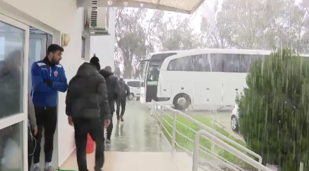 Tunete si fulgere pentru fotbalistii romani! N-au avut noroc de fotbal, dar au vazut ploaie cat pentru tot anul in Antalya: De cand sunt n-am vazut asa ceva