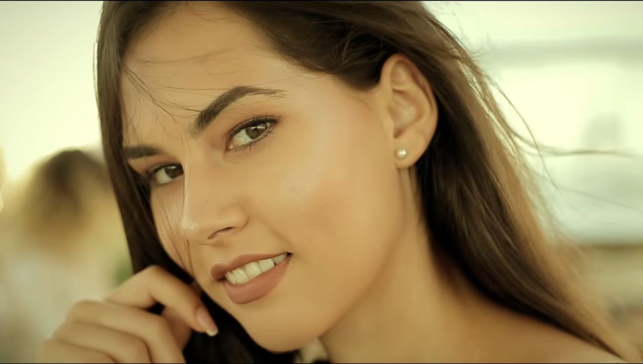 Iubita unui titular de la FCSB apare intr-un videoclip al lui Florin Salam cu 10 milioane de accesari pe YouTube_1
