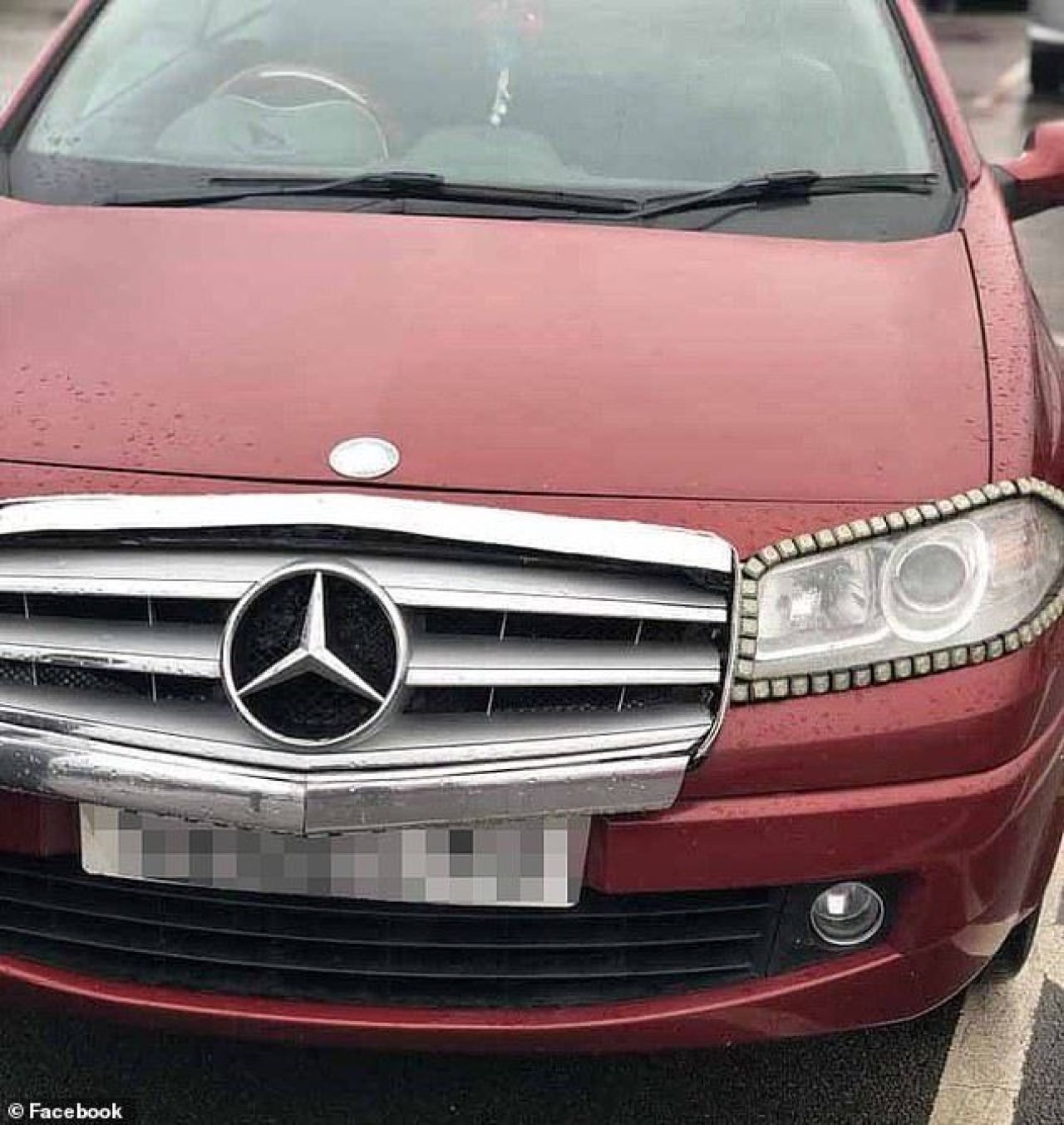 A transformat un Renault in Mercedes si s-a facut de ras. Imaginea s-a viralizat rapid: