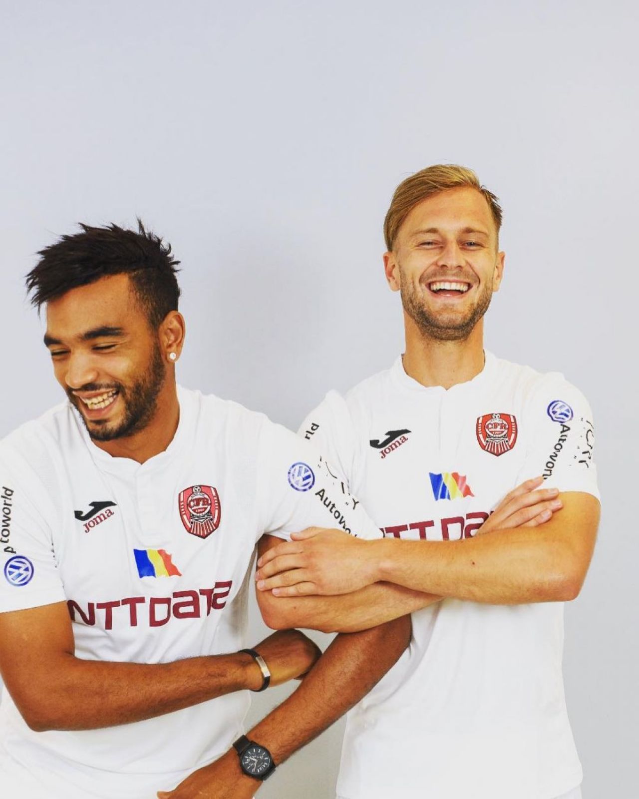 Fotomodelul din lotul lui CFR Cluj. Campioana are un jucator obisnuit cu sedintele foto_5