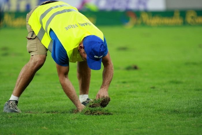 Primul stadion din Romania pe care se monteaza gazon hibrid! Investitie de 1 milion &euro;: Schimbam si instalatiile de incalzire si drenaj!