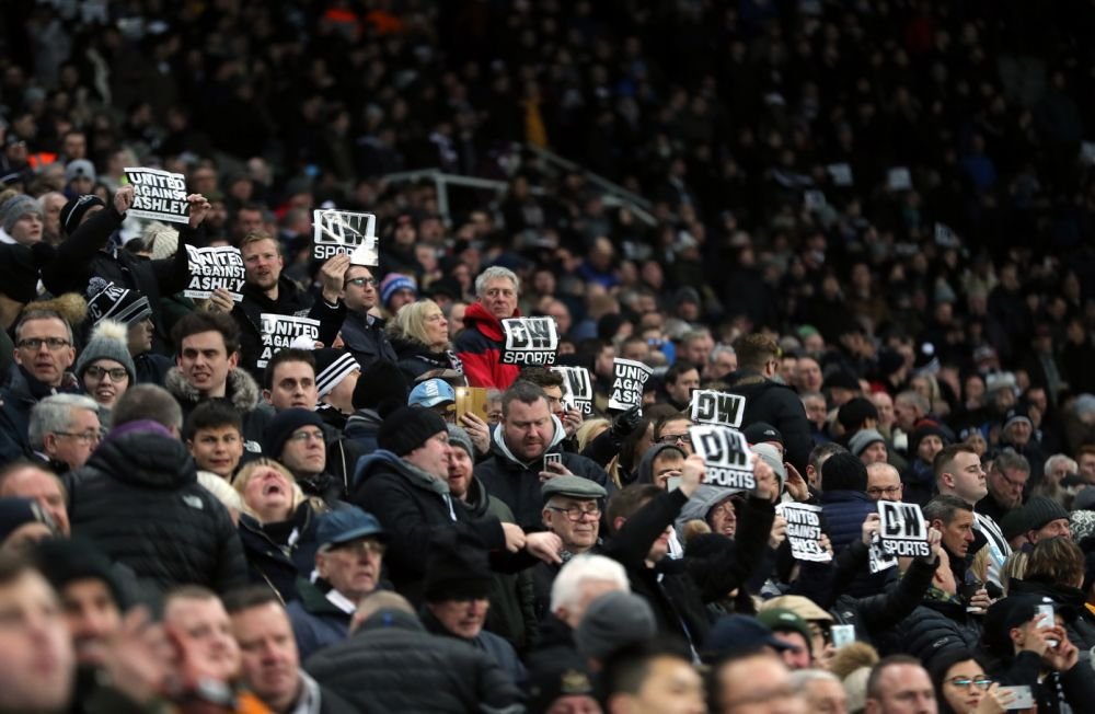 A ajuns sub autobuz! Momente socante dupa victoria lui Newcastle cu Manchester City! Politia face apel catre martori