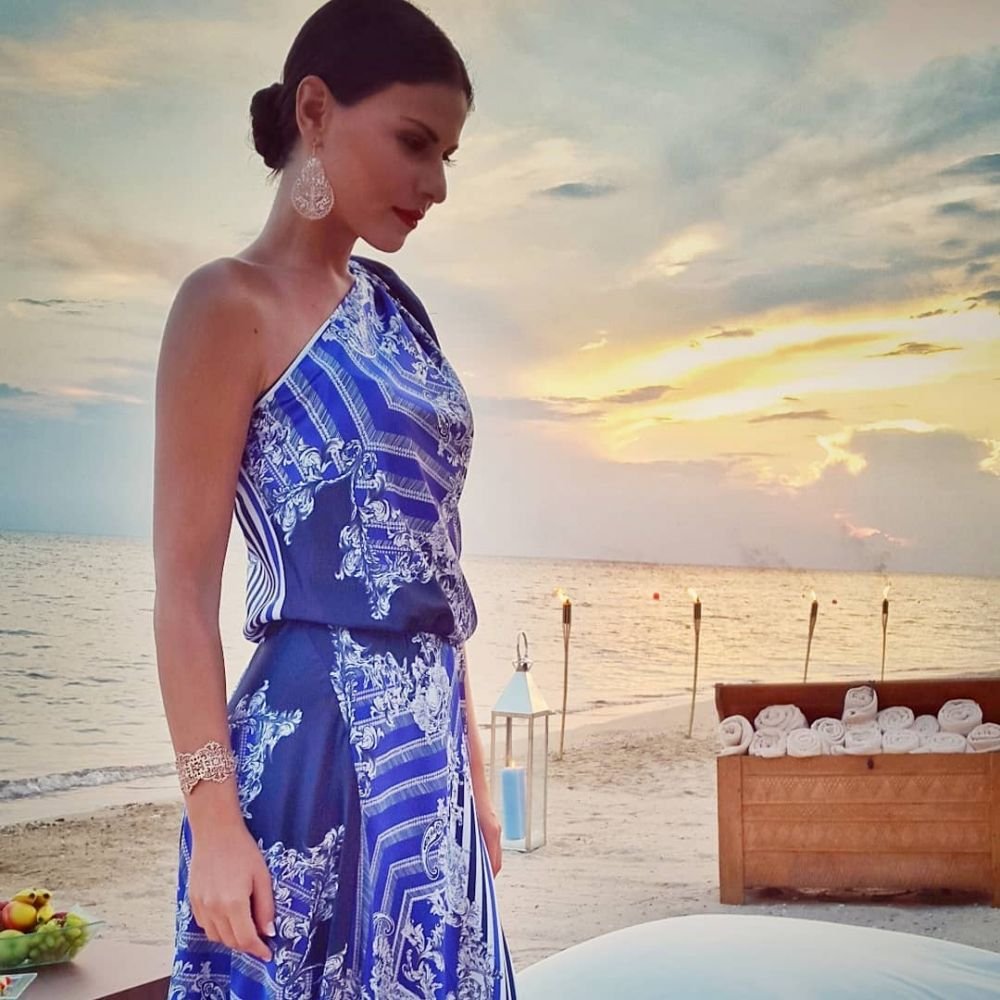 Noul bombardier al lui Dinamo o aduce pe MISS Grecia in Romania: 