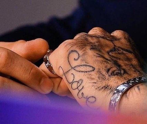 O noua accidentare, un nou tatuaj! Neymar si-a facut un desen IMENS cu supereroi pe spate! FOTO_2