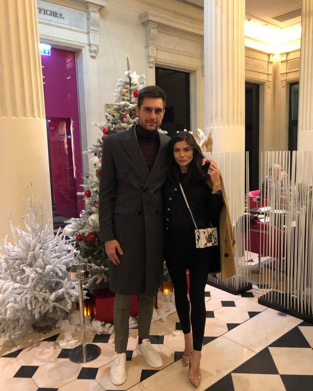Multi o considera cea mai SEXY sotie de fotbalist roman! Antoaneta i-a dat o veste uriasa lui Tatarusanu: va fi din nou tata! FOTO_21
