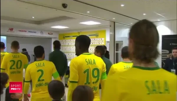 Moment emotionant in Franta! Emiliano Sala, omagiat de intreg stadionul! Antrenorul a izbucnit in lacrimi!