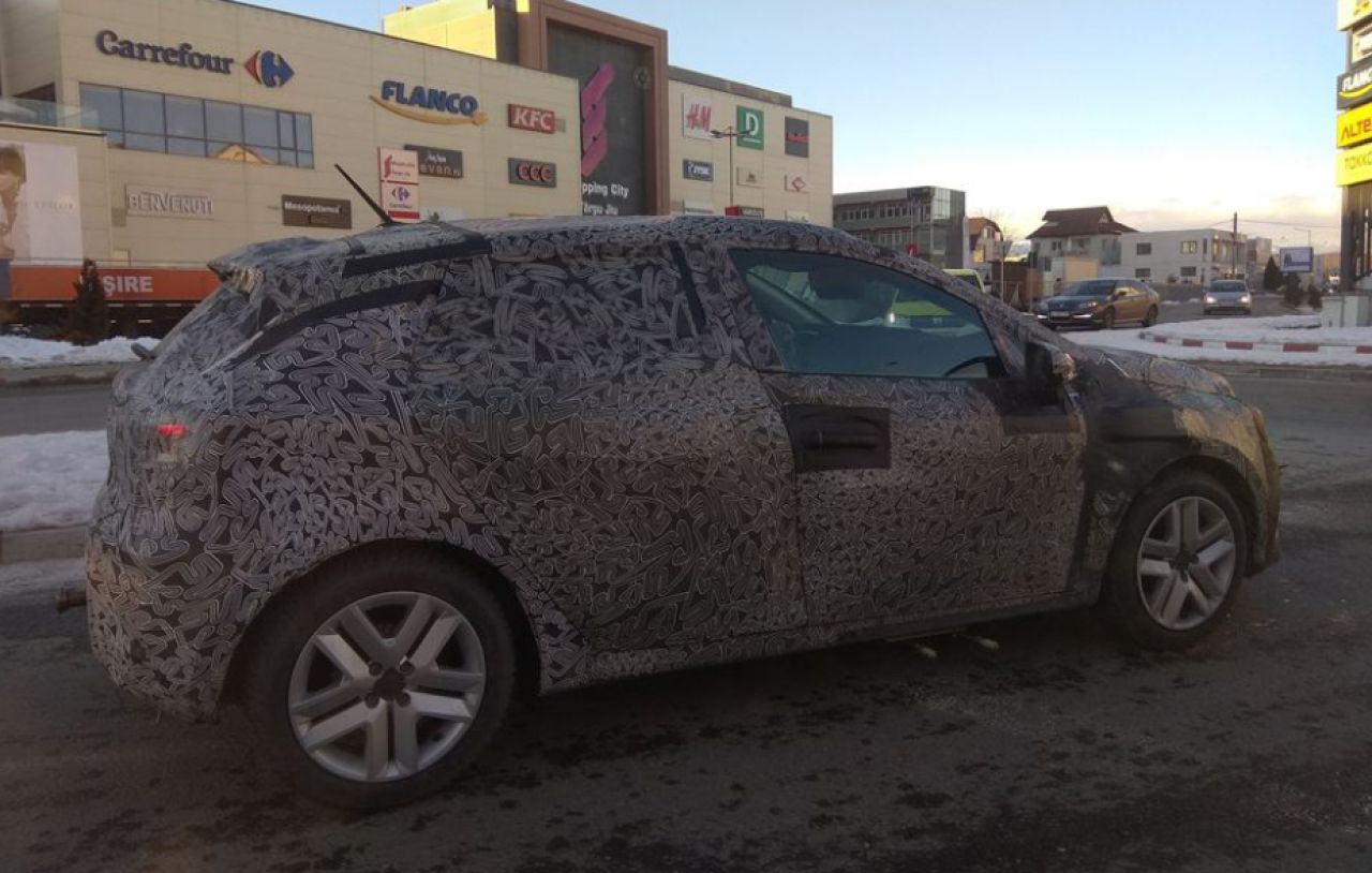 MODEL MISTERIOS facut de Dacia, surprins intr-un oras din Romania! Cum arata noua masina facuta la Mioveni_1
