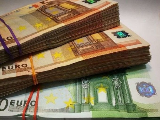 Eroare uriasa! S-a crezut milionar pentru cateva ore dupa ce s-a trezit cu 10 milioane de euro in cont: Voia sa-si comande un Porsche