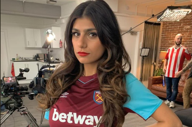E cea mai rusinoasa fotografie din viata mea . Mia Khalifa, beata in cada dupa o noapte agitata. FOTO
