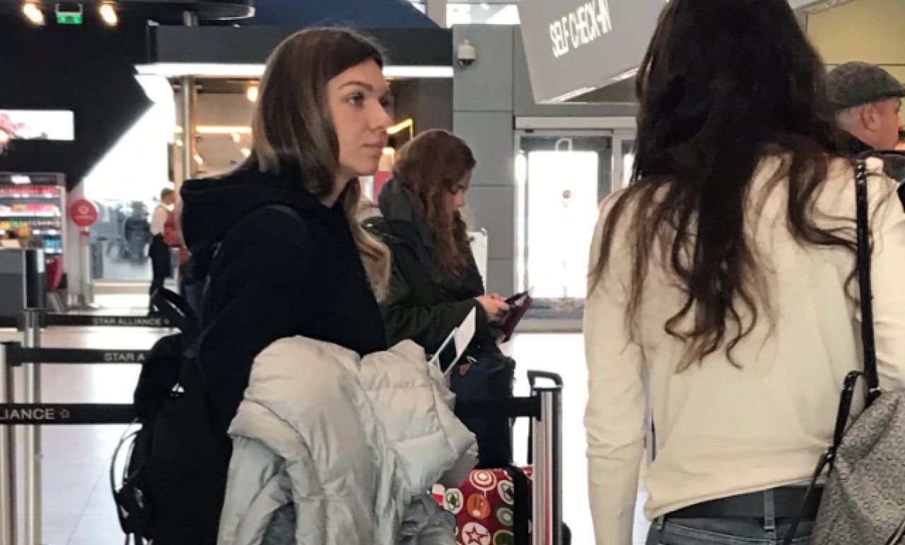 Trendsetter ;) Incaltarile de 500 euro cu care Simona Halep a atras toate privirile la plecarea in Cehia! FOTO_1