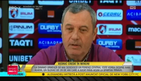 Party oltenesc la Craiova! Bergodi a implinit 56 de ani si a fost sarbatorit la antrenament: dezlegare la TORT pentru toata lumea :)