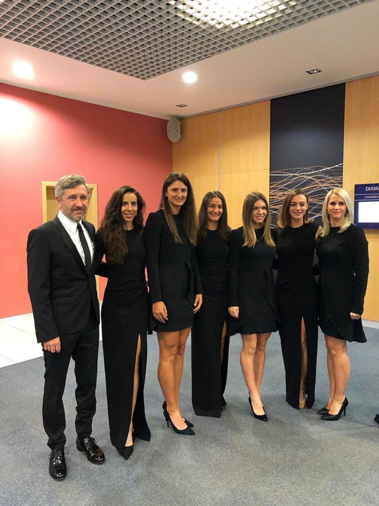 CEHIA - ROMANIA FED CUP | Romancele au stralucit la dineul oficial de la Ostrava! Ce tinute au purtat Halep, Buzarnescu si celelalte sportive la petrecere. FOTO_2