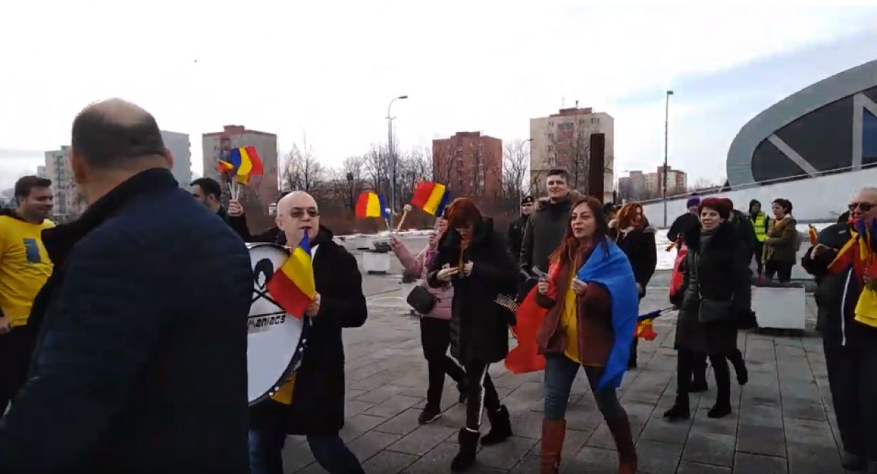 FED CUP LIVE Imagine fabuloasa la Ostrava! Emil Boc, seful galeriei Romaniei! Primarul Clujului a luat toba si a mers in fata grupului_1