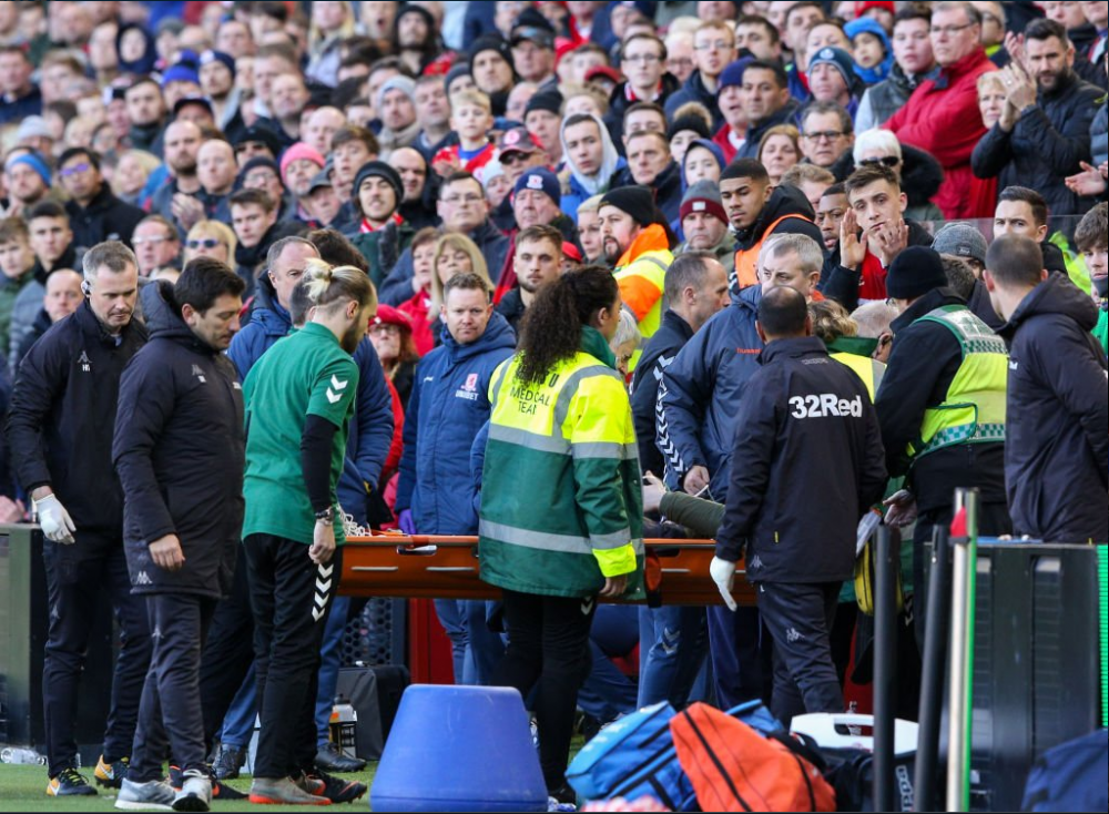 Incident bizar in Championship! I s-a facut rau pe banca si a fost dus la spital! Ce s-a intamplat!