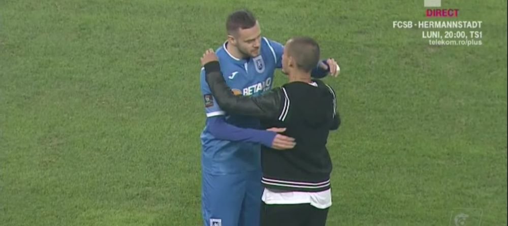 FOTO EMOTIONANT | Mitrita a pasit pentru ultima oara pe gazonul din Banie: perla Craiovei si-a luat ADIO! de la fanii Craiovei