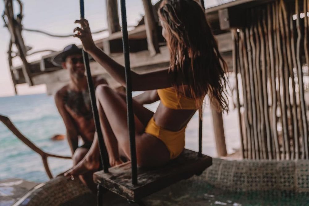 FABULOS :)) Iubita lui Bendtner si-a tatuat porecla fotbalistului pe gat. FOTO_3