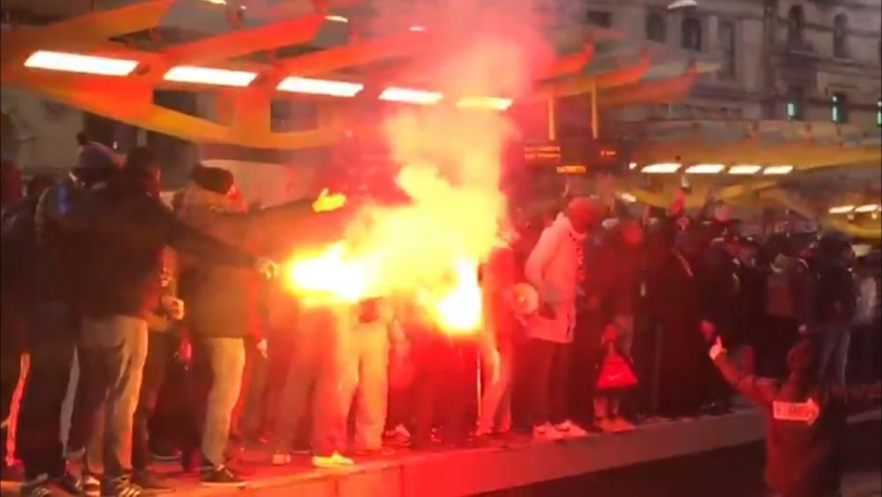 Nebunie pe strazile din Manchester! Fanii lui PSG au facut show total! Ce s-a intamplat pe stadion!_1