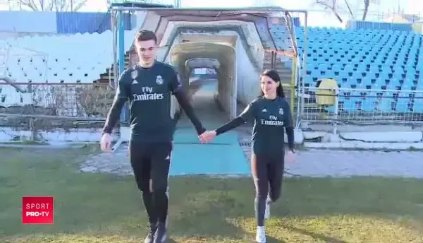 Indragostiti de fotbal! De Valentine's Day si-a invitat iubita la... antrenament