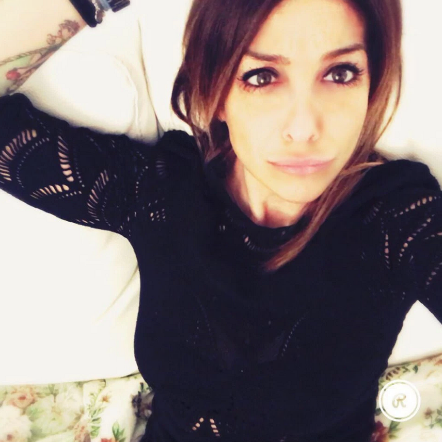 E buna RAU! Ea e mama unuia dintre pustii de MILIOANE din fotbalul mondial! Tocmai a dat doua goluri in Liga si costa 80 de milioane! 