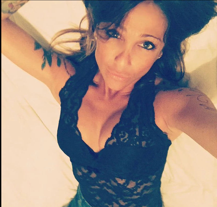 E buna RAU! Ea e mama unuia dintre pustii de MILIOANE din fotbalul mondial! Tocmai a dat doua goluri in Liga si costa 80 de milioane! 