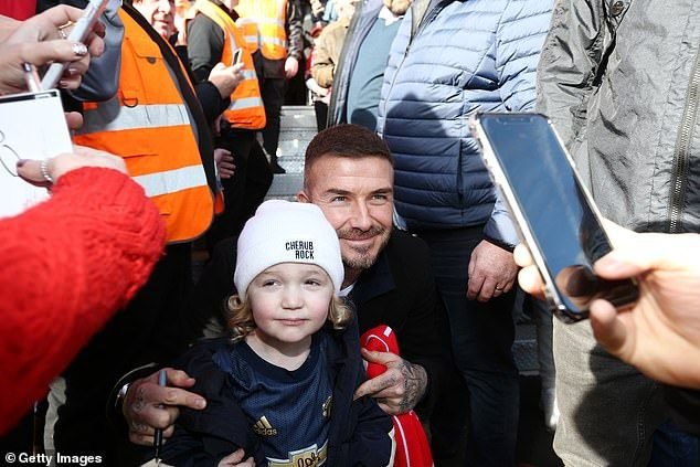EXCLUSIV! Romanul care l-a impresionat pe Beckham cu un gol marcat de la centru: 