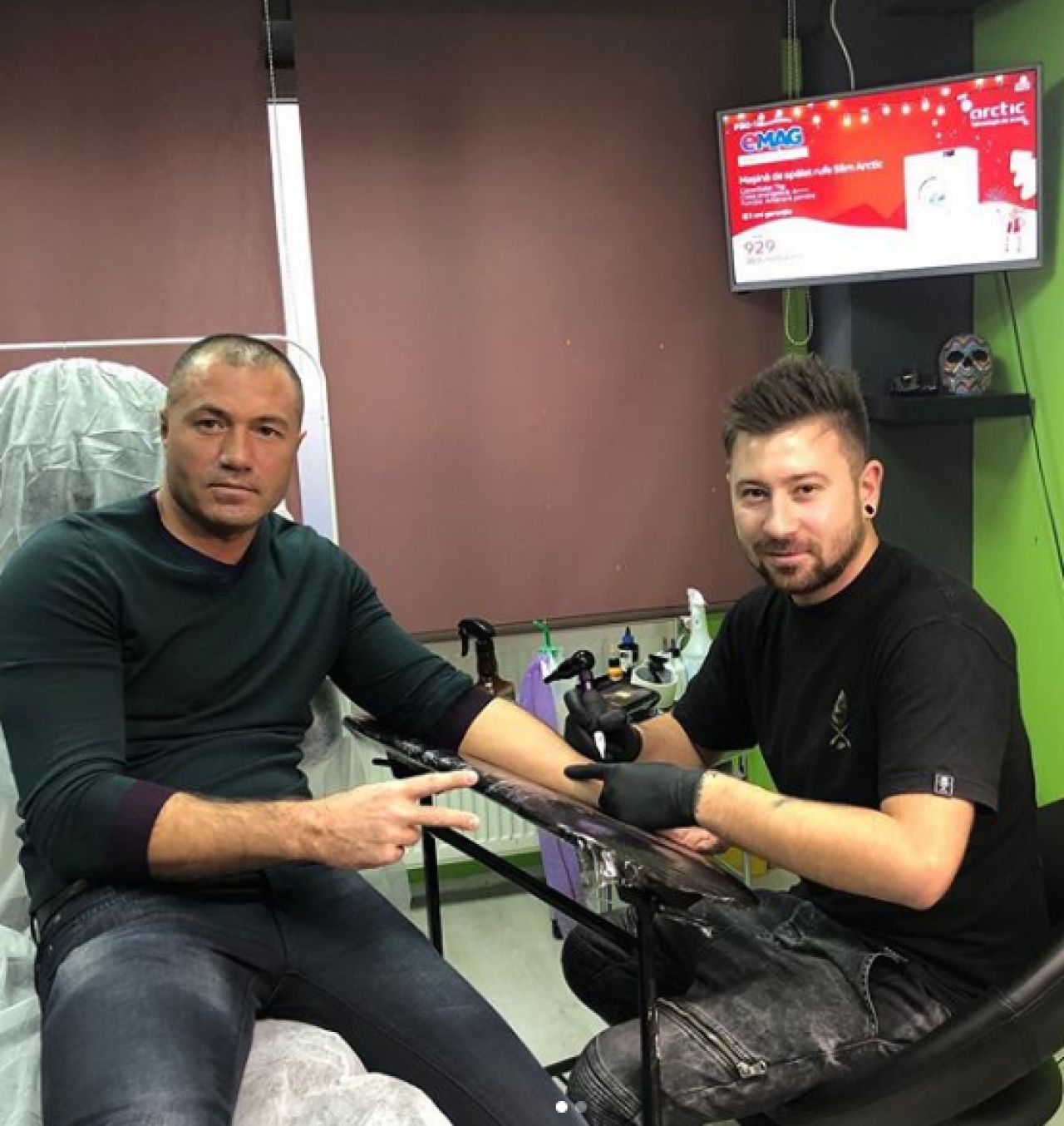 Man si Coman s-au dus la artistul preferat al fotbalistilor inaintea meciului cu Chiajna! Primul si-a umplut bratul cu un desen FIOROS: FOTO_3