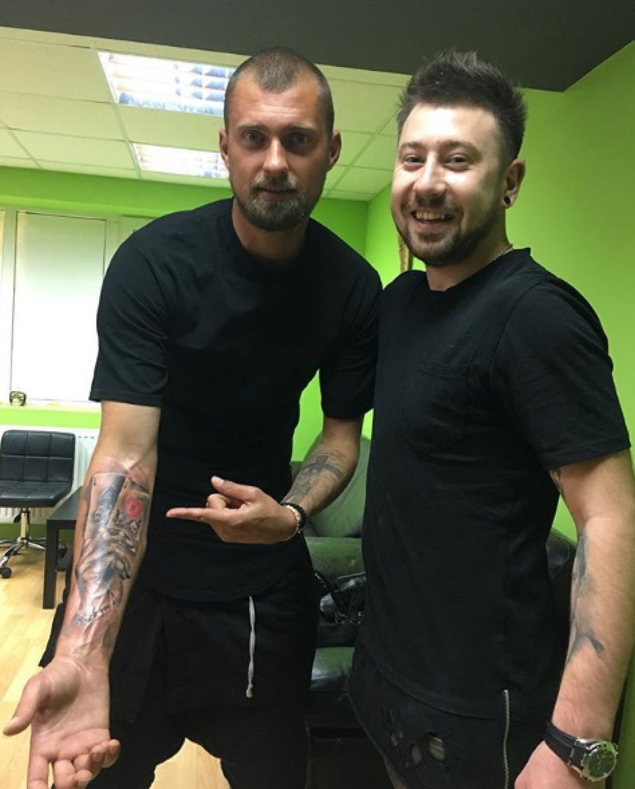 Man si Coman s-au dus la artistul preferat al fotbalistilor inaintea meciului cu Chiajna! Primul si-a umplut bratul cu un desen FIOROS: FOTO_7