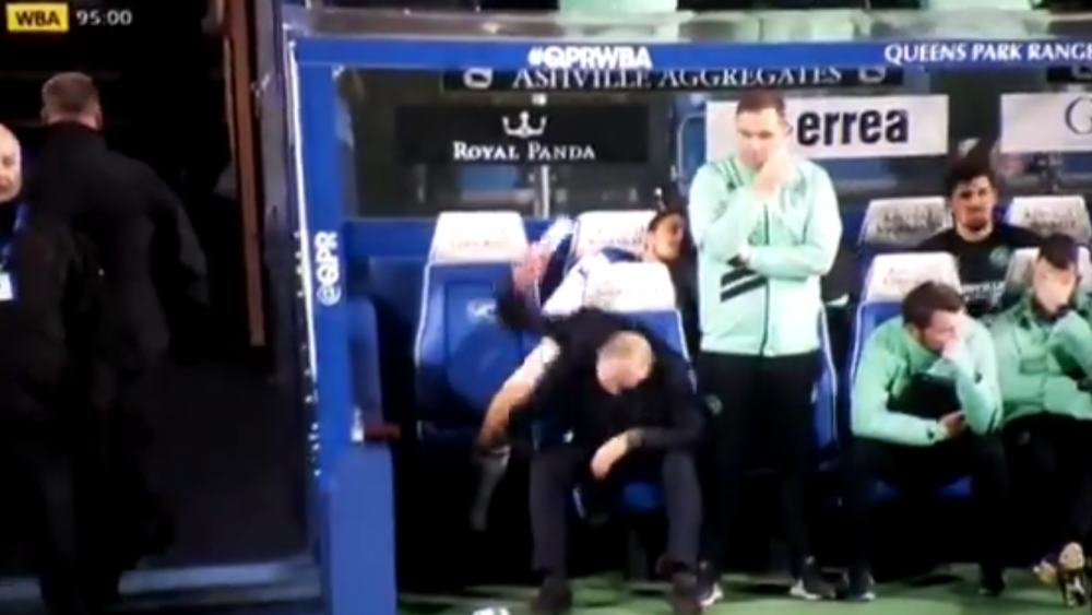 A vrut si el sa sparga o sticla... :)) EPIC FAIL! Cosmarul stelistilor McClaren, distrus pe banca! Ce a facut la marginea terenului