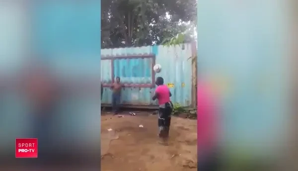 Chiar si Donald Trump i-a dat LIKE! O femeie din Africa jongleaza la fel ca Neymar! VIDEO FABULOS