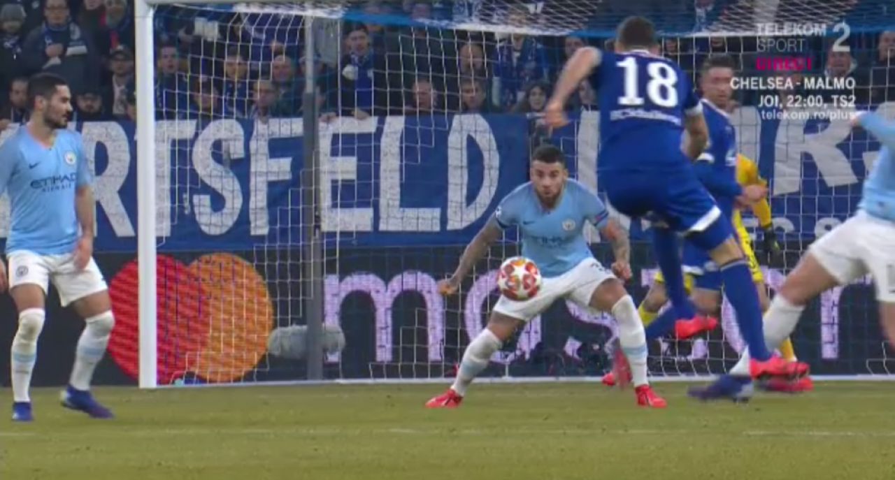 PENALTY acordat cu ajutorul VAR in Schalke - City! Jucatorii lui Guardiola au protestat vehement la un hent evident: FOTO_1