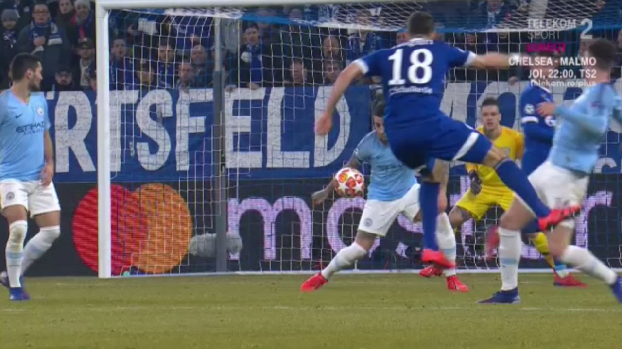 PENALTY acordat cu ajutorul VAR in Schalke - City! Jucatorii lui Guardiola au protestat vehement la un hent evident: FOTO_2