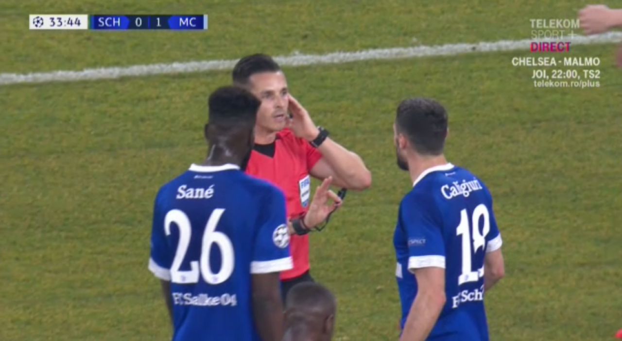 PENALTY acordat cu ajutorul VAR in Schalke - City! Jucatorii lui Guardiola au protestat vehement la un hent evident: FOTO_4