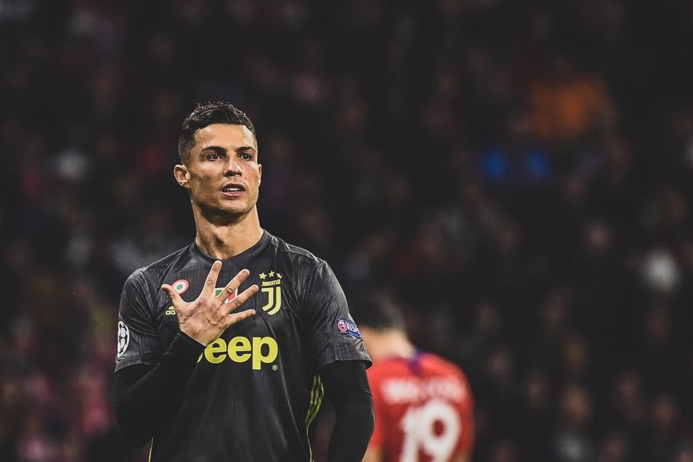 Ronaldo a primit REPLICA dupa ce le-a aratat MANITA de trofee celor de la Atletico: 