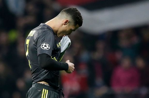 Ronaldo a primit REPLICA dupa ce le-a aratat MANITA de trofee celor de la Atletico: 