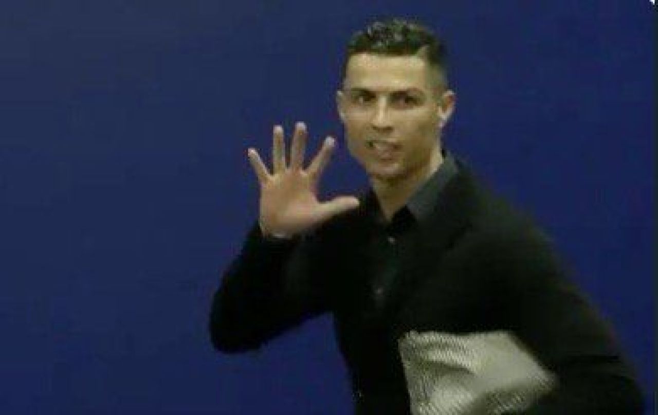 Ronaldo a primit REPLICA dupa ce le-a aratat MANITA de trofee celor de la Atletico: