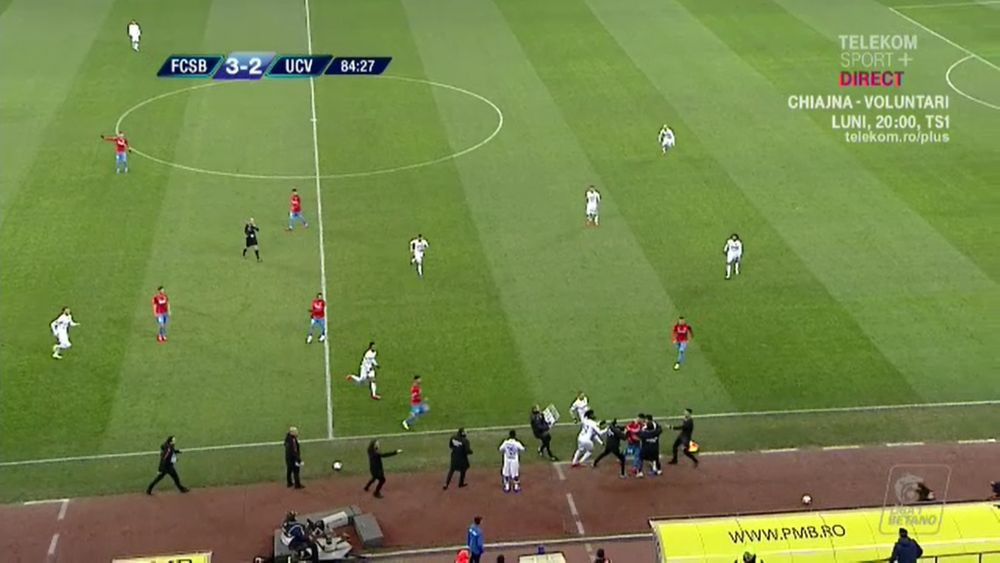 NEBUNIE totala pe Arena Nationala! Jucatorii celor doua echipe au cedat nervos! Avram a aratat trei cartonase rosii!_2