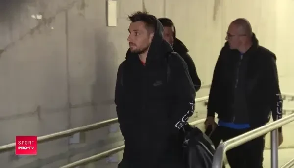 Pintilii si-a aranjat aseara ultimul transfer al carierei :) "Ma luati si pe mine, da?" Cu cine s-a intalnit langa autocar // VIDEO