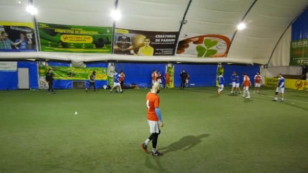 S-a dus cu baietii la fotbal si a dat un gol EXTRATERESTRU! 99 din 100 de jucatori nici macar n-ar incerca asa ceva! Stelistul care a RUPT plasa cu o executie magica