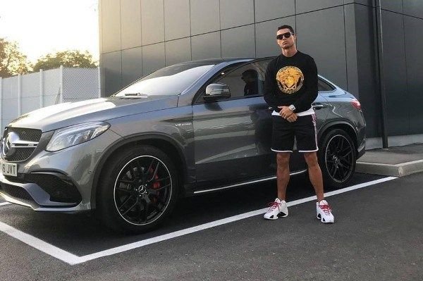 Cristiano Ronaldo nu se mai satura! Si-a luat un Rolls Royce de 400.000 de euro! Ce BOLIZI are in garaj. FOTO_5