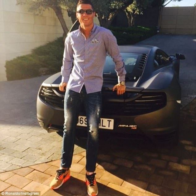 Cristiano Ronaldo nu se mai satura! Si-a luat un Rolls Royce de 400.000 de euro! Ce BOLIZI are in garaj. FOTO_9