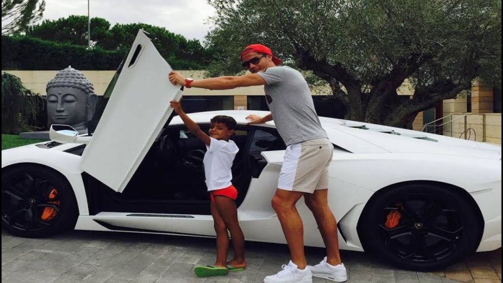 Cristiano Ronaldo nu se mai satura! Si-a luat un Rolls Royce de 400.000 de euro! Ce BOLIZI are in garaj. FOTO_10